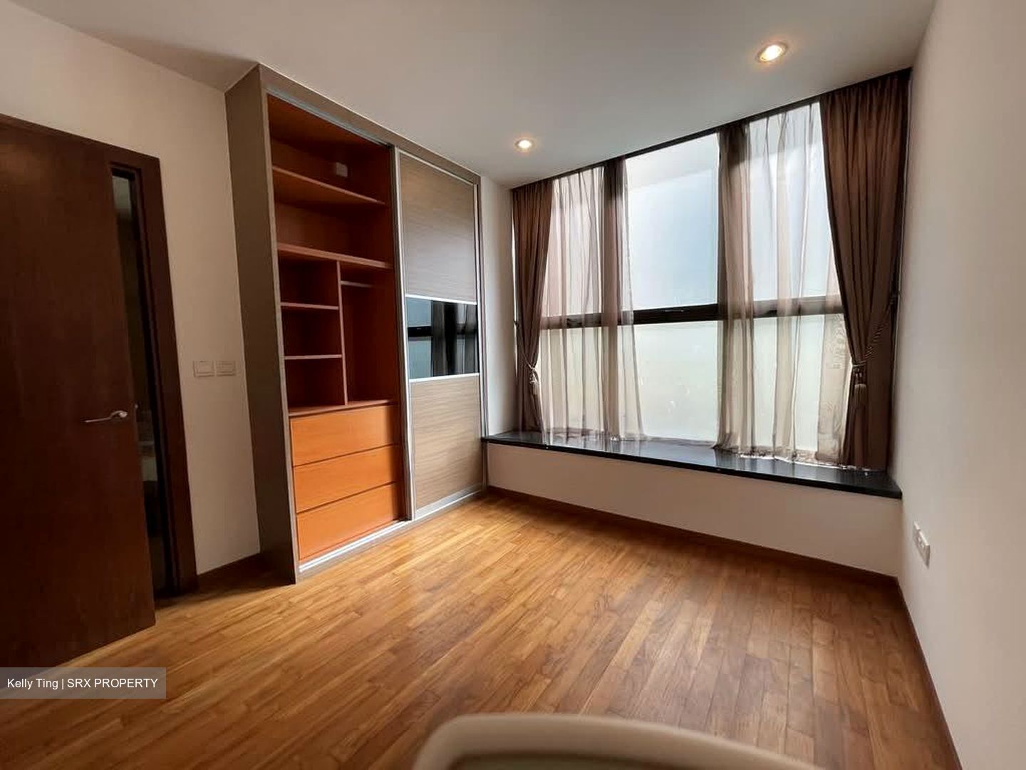 Holland Link (D10), Terrace #602884431